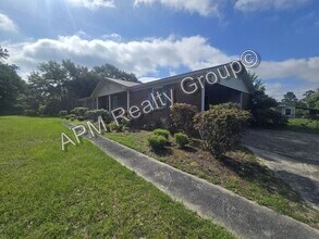 Building Photo - Spacious three bedroom West Columbia home