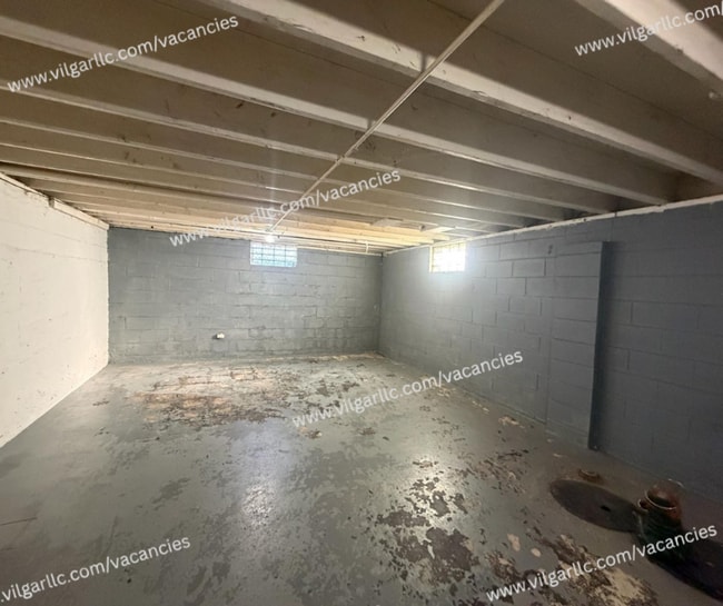 Building Photo - Spacious & well-appointed 3-Bedroom • 1-Bathroom Home