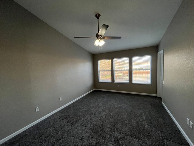 Building Photo - 654 Shropshire Loop