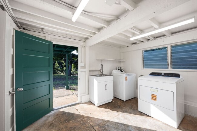 Building Photo - Newly Renovated Waialua Home on 1 Acre w/ Mountain Views – Pets Welcome