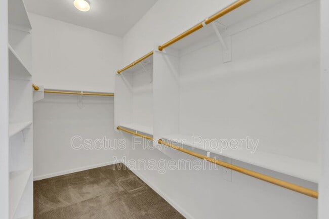 Building Photo - 45 N Iss Dr