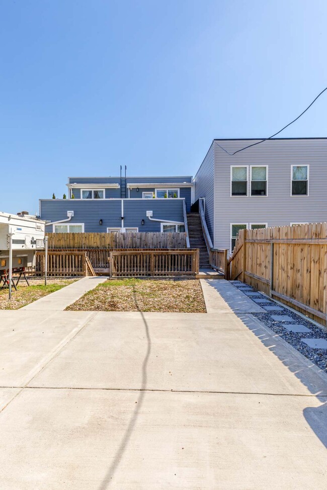 Building Photo - 1948 3rd St NE