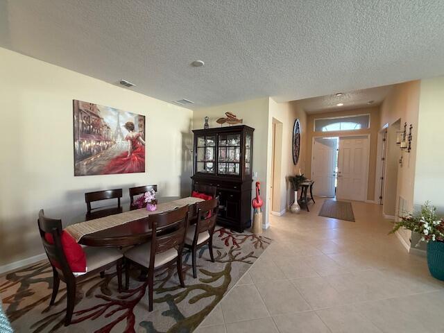 Building Photo - 12091 SW Bennington Cir