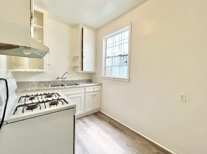 Primary Photo - 2608 Normandie Ave
