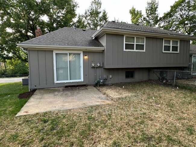 Building Photo - 800 S Willow Dr