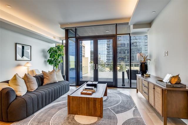 Building Photo - 8119 Douglas Ave