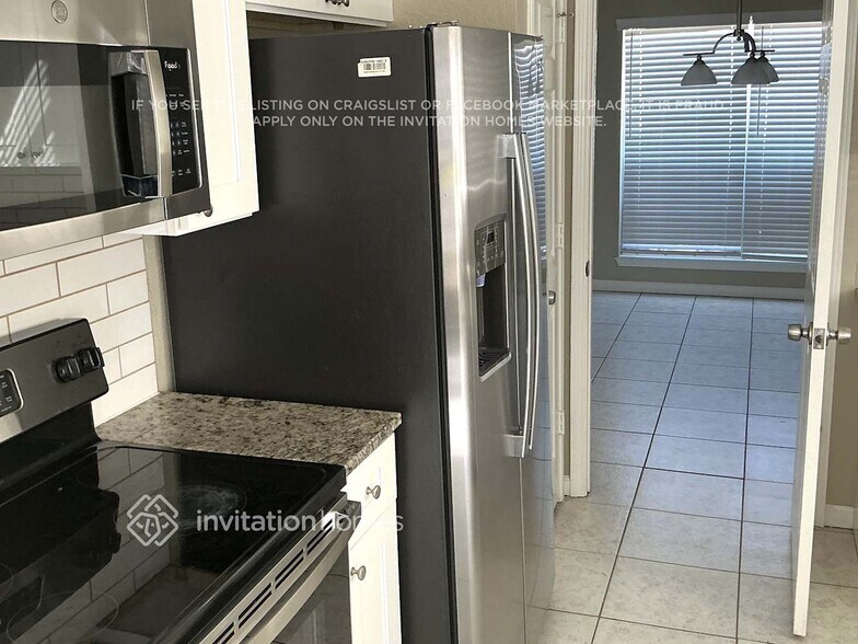 Building Photo - 8618 Fairfax Ave