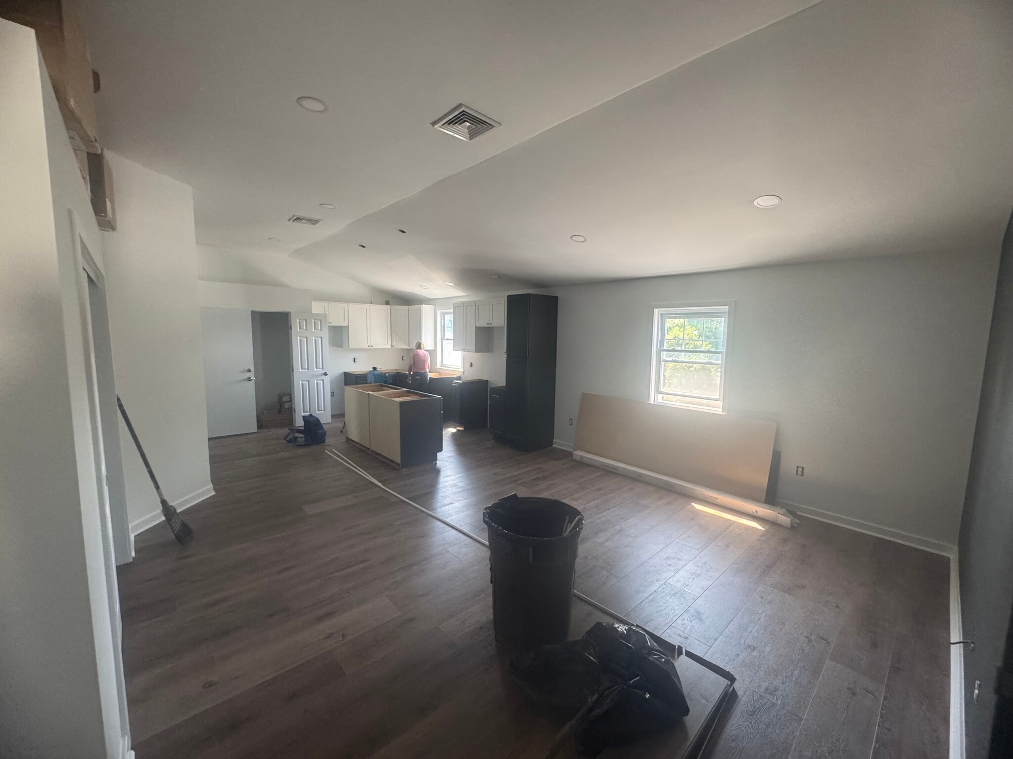 LR / Kitchen - 947 N Providence Rd