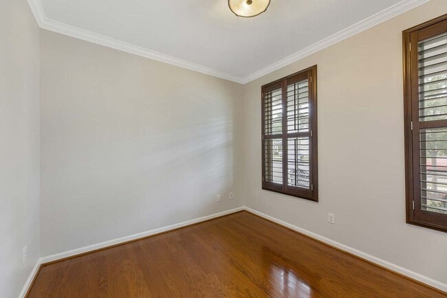 Building Photo - Welcome Home!!! Beautiful 3b 2.5b in Masse...