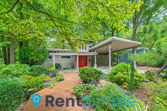Primary Photo - 6502 Lakeview Dr