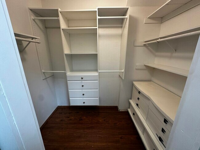 Building Photo - 8555 Circle R Course Ln