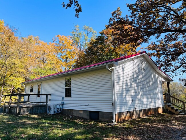 Building Photo - 2 bed 1.5 Bath Single Family Home