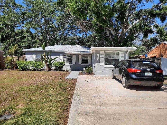 Building Photo - 4315 S Renellie Dr