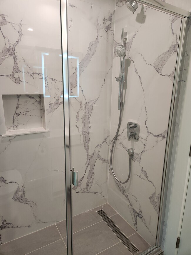 Building Photo - 530 Richmond St