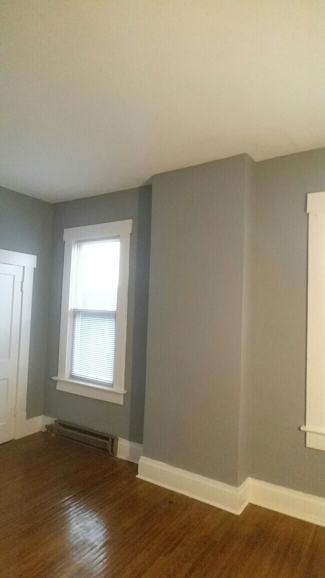 Building Photo - 116 E Hudson St