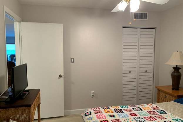 Building Photo - 1500 Park Beach Cir