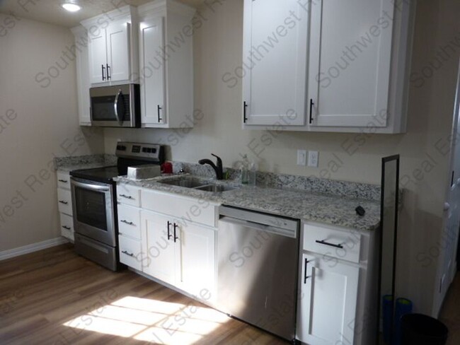 Building Photo - Fully Furnished and all bills paid - Just ...