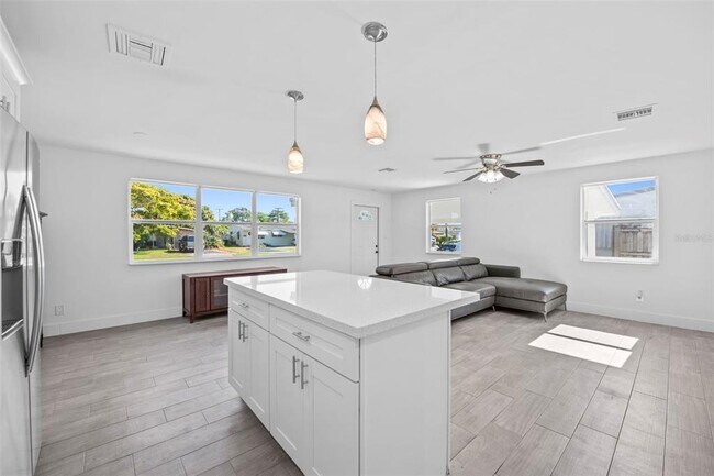 Building Photo - 5641 NE 8th Ave