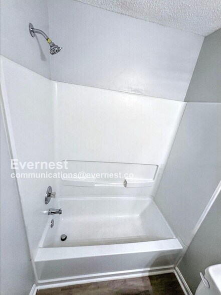 Building Photo - 8625 Thomas Ln