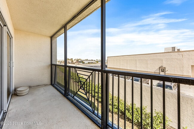 Building Photo - 121 Lancha Cir