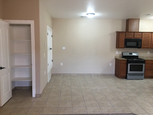 Building Photo - 6325 Reynolds Dr