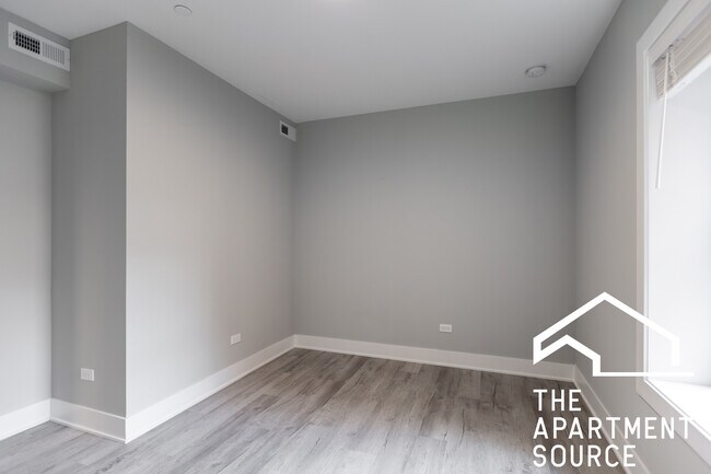 Building Photo - 1137 Oak Ave