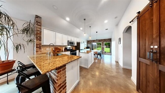 Building Photo - 2708 Kingsland Way