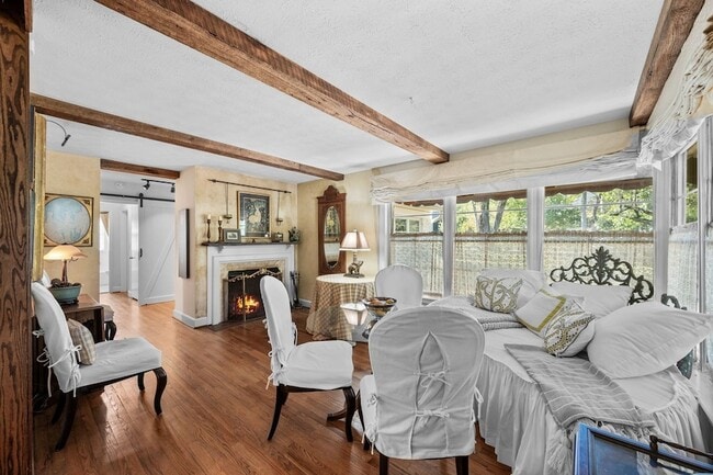 Building Photo - 201 Brookfield Ave