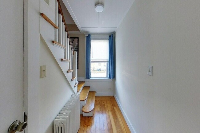 Building Photo - 19 Dixon St