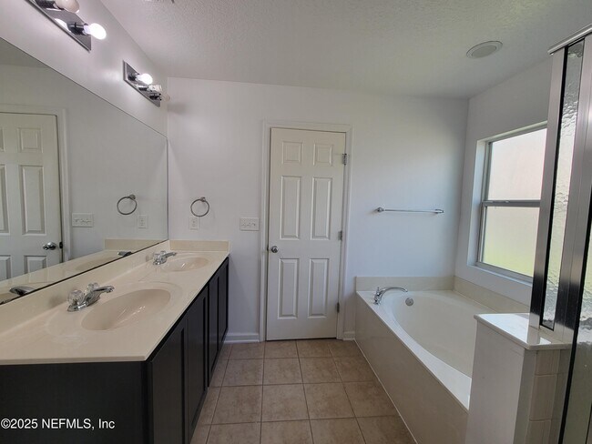 Building Photo - 4447 Oak Moss Loop