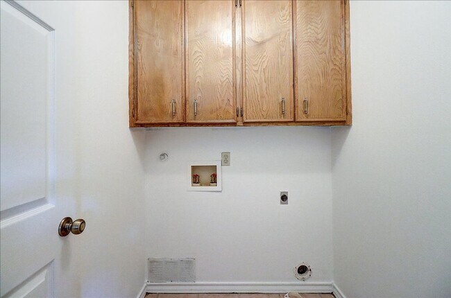 Building Photo - 6405 Clairfield St