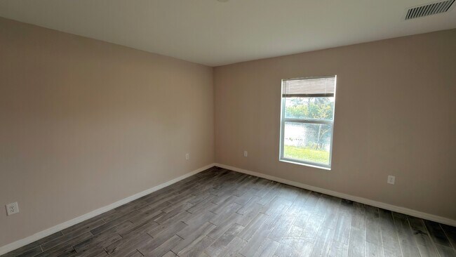 Building Photo - 2920 NW 4th Pl