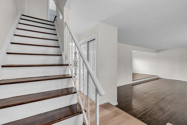 Building Photo - Newly Renovated 4-Bedroom Home with Pool i...
