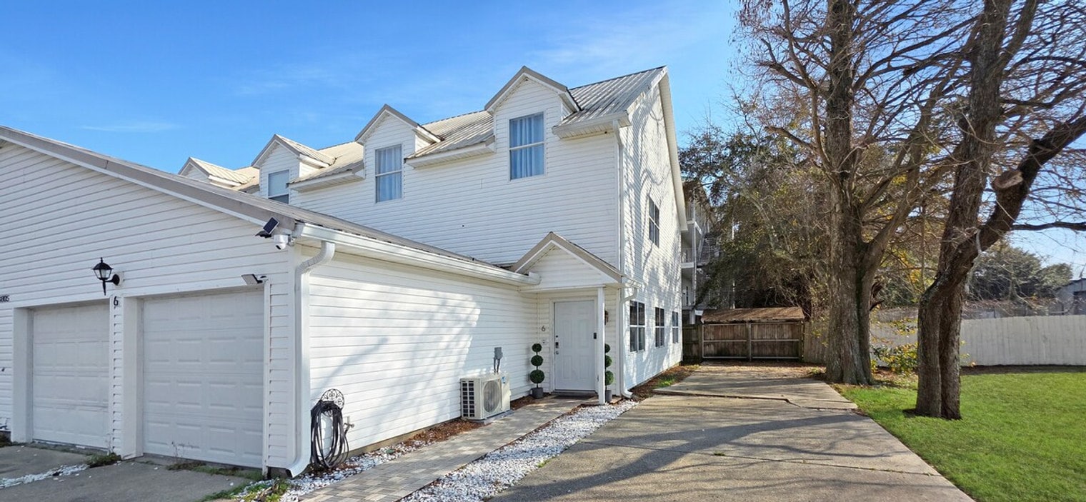 Building Photo - 1805 Irish Hill Dr