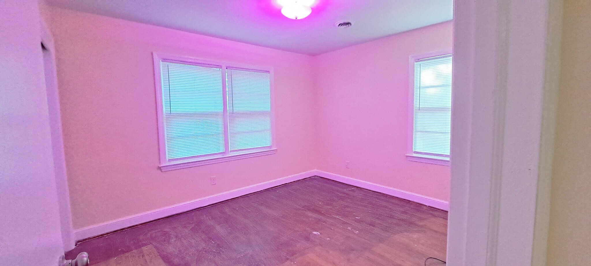 Building Photo - 806 S Best St