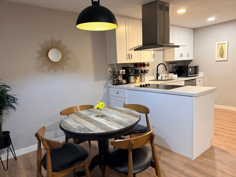 Kitchen - 130 S Hibbert