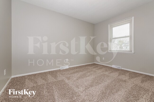 Building Photo - 19304 E 7th St N