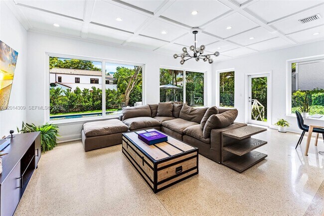 Building Photo - 6145 La Gorce Dr