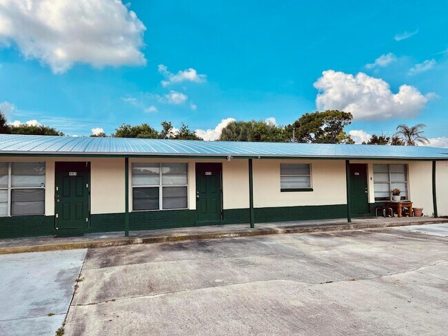 Building Photo - 805 Revels Ln