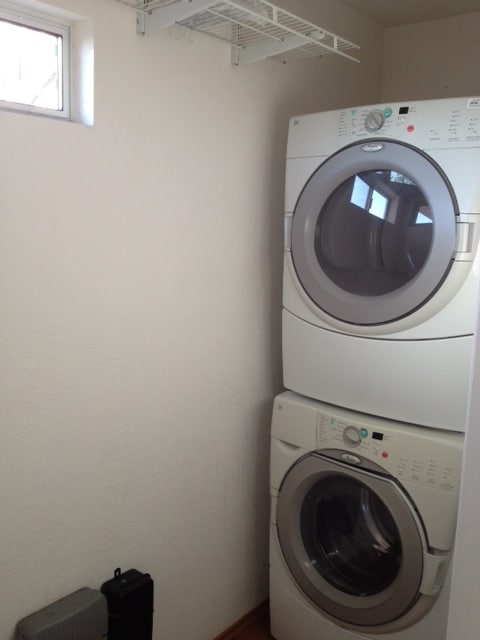 Washer and dryer - 1346 Dorcas St