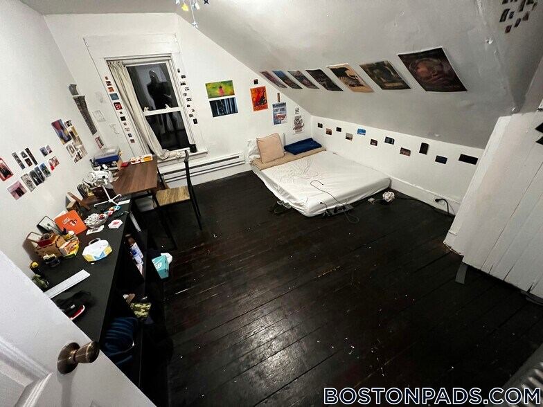 Building Photo - 40 Hillside St