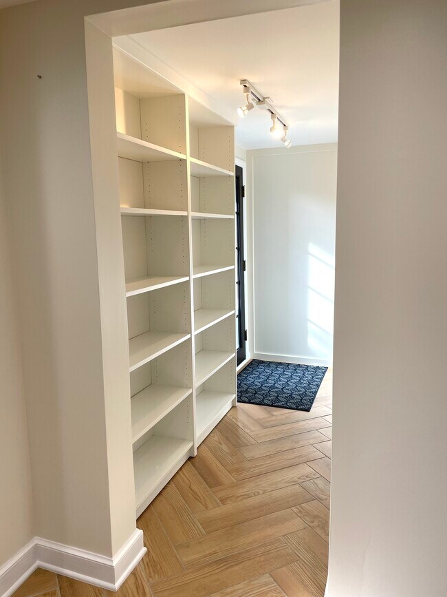 entrance - 1555 E Browning Ave