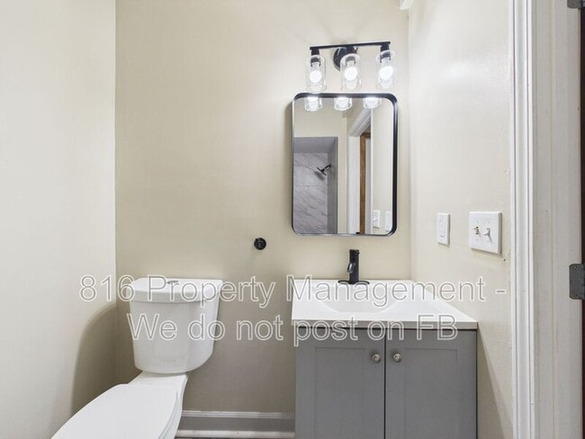 Building Photo - 402 S Commercial Ave