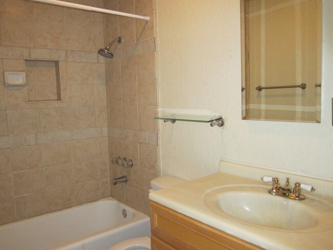Building Photo - 52740 Avenida Obregon