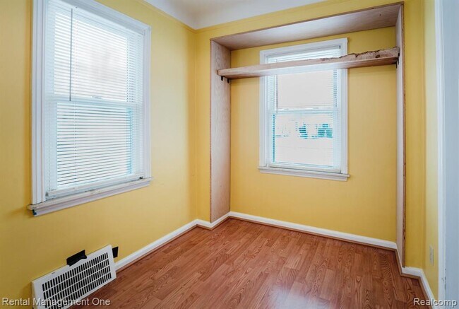 Building Photo - 3354 Monroe St