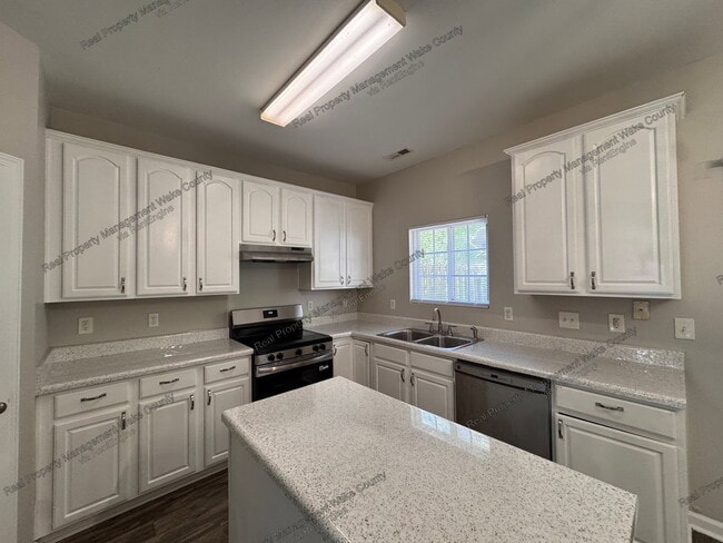 Building Photo - 424 Alero Rd
