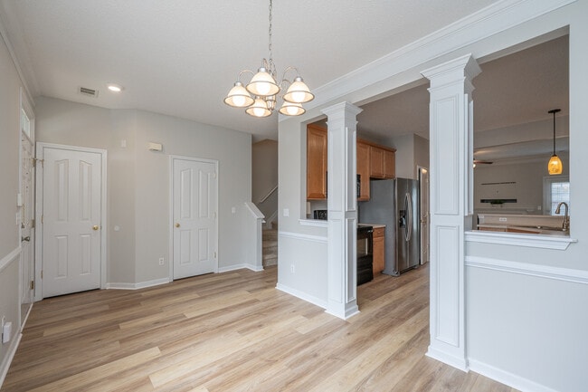 Building Photo - 25 Stratus Ct