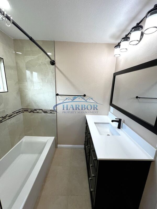 Building Photo - 227 W Cummings St