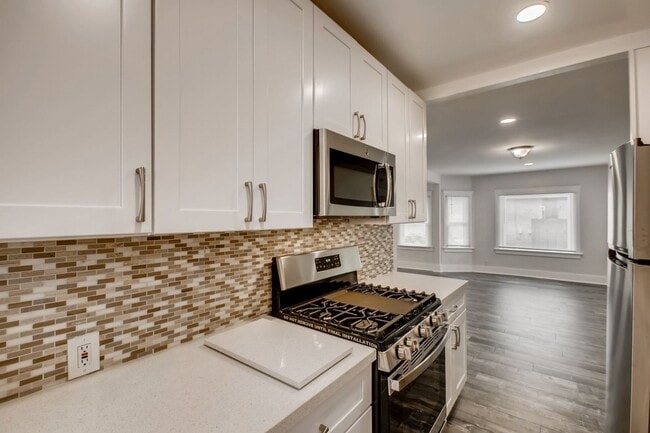 Building Photo - Beautifully Renovated 3 Bed / 2 Bath Home in Prime Central San Diego Location – Pet Friendly!