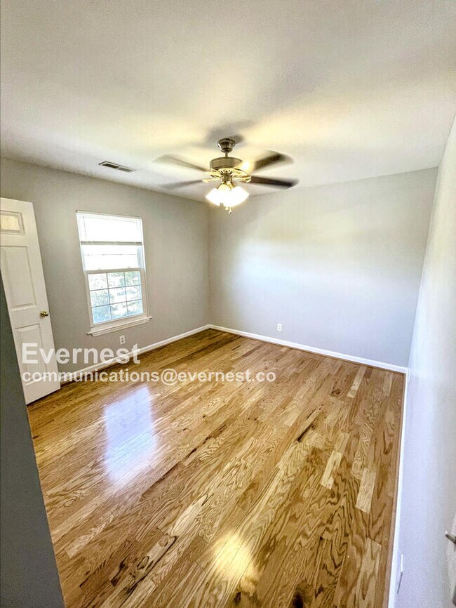 Building Photo - 4021 Creekside Dr
